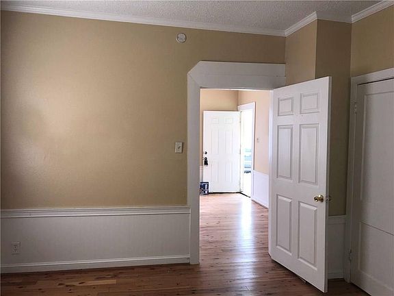 4th image of 4807 Belmont Ave