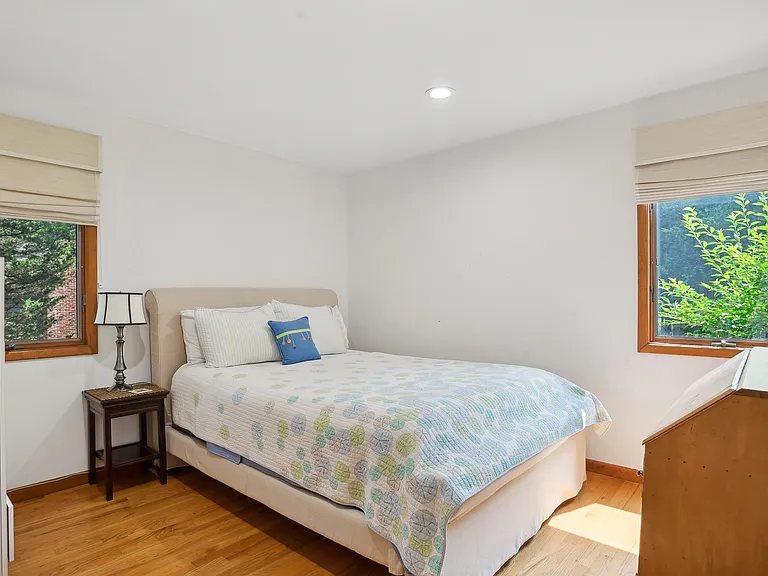425 Cedar Point Dr E — Photo 27