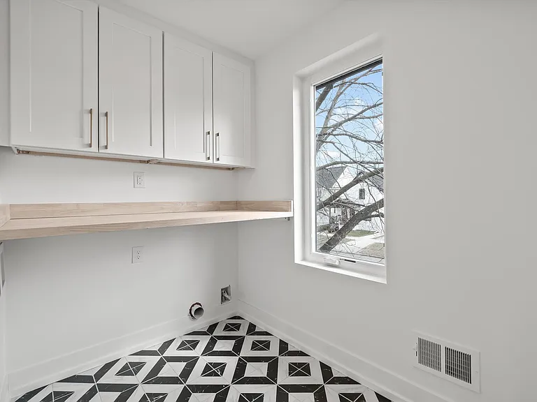 125 N Washington Ave — Photo 12
