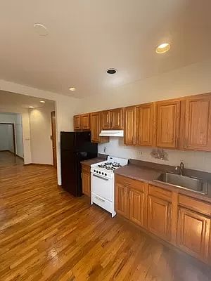 2nd image of 346 14th St #2A
