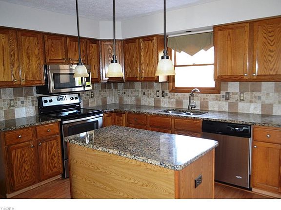 4th image of 4819 Elizabeth Ln
