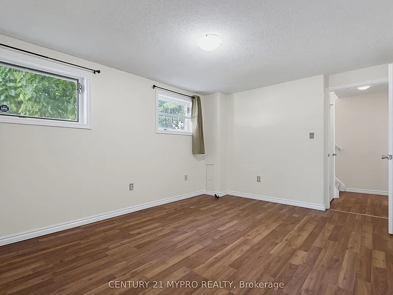 143 Ardsley Cres — Photo 26