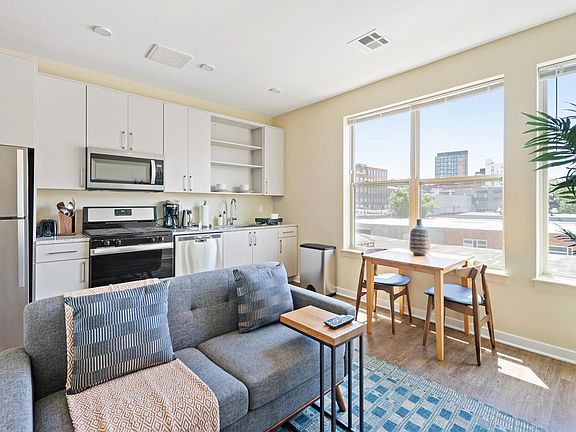 3rd image of 80 Alexander St #3322