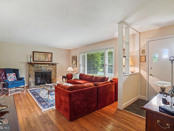 4th image of 10608 Norman Ave