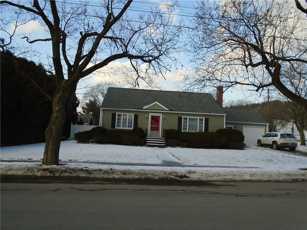 4 Elmwood Ave photo 1