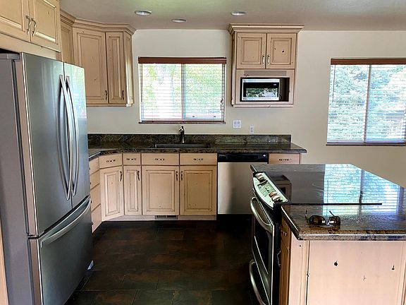 3rd image of 1803 E Meadow Dr