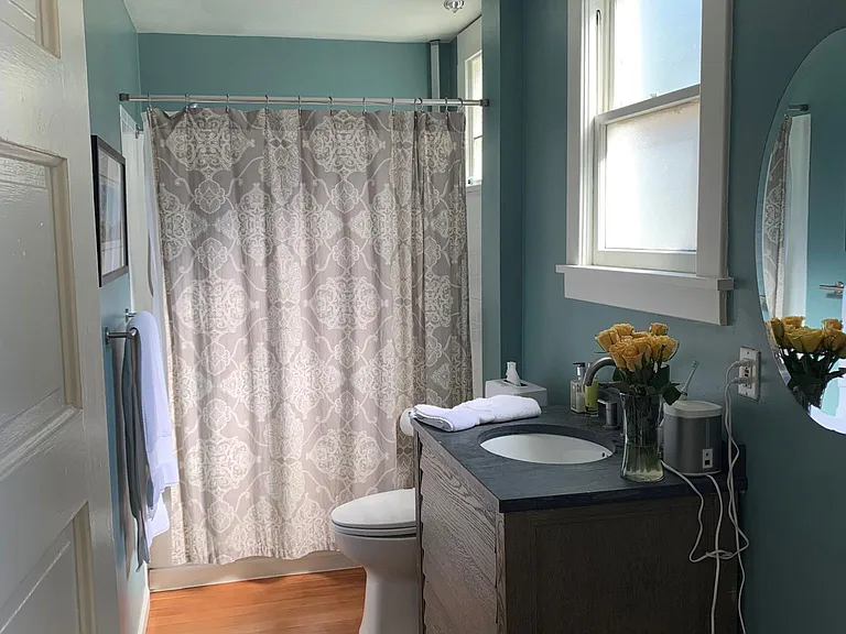 219 Howe St — Photo 12