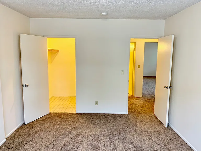 Berkshire Terrace Apartments — Photo 14