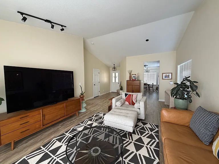 974 Hilltop Dr — Photo 30
