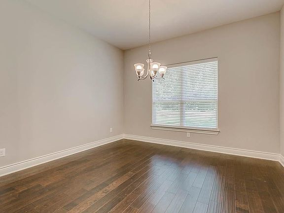 5th image of 131 Spanish Oak Dr
