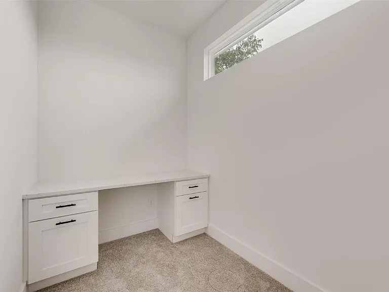2330 Fairfax Dr — Photo 13