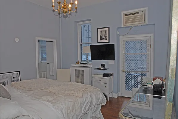 Rented by G. Laurie Cooper | media 4