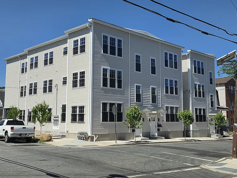 36 Shaw Ave #1 — Photo 1