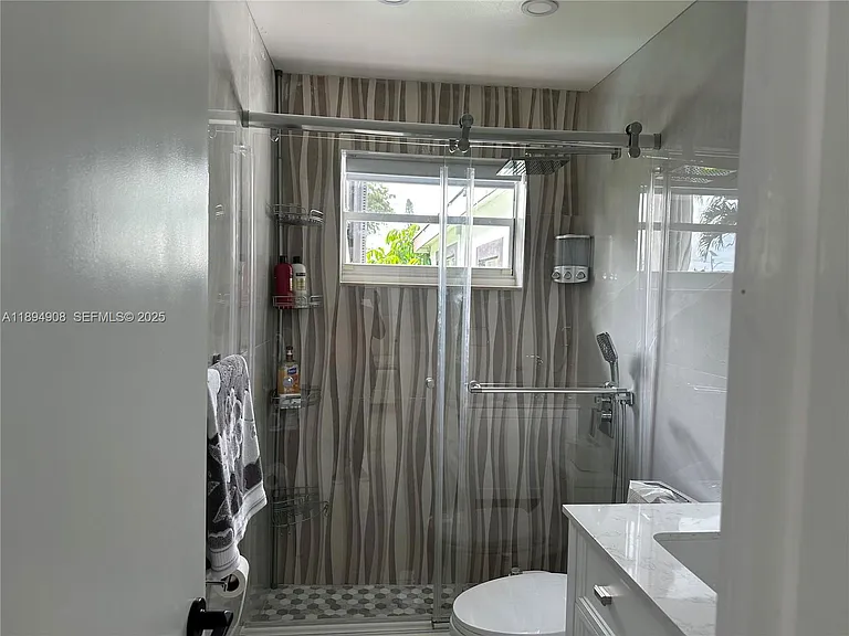 4531 SW 42nd Ter — Photo 15