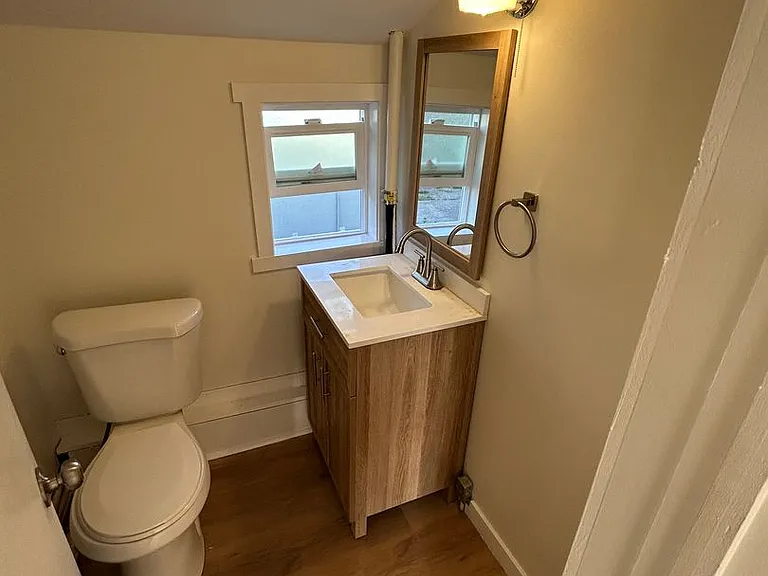 Renovated 1 Bed, 1 Bath apartment in West Seattle Triplex, $1,895/month — Photo 19