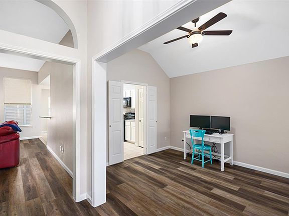5th image of 2610 Peachtree Ln