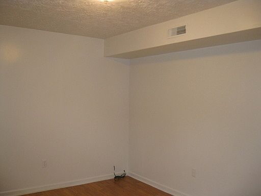 5th image of 832 S Gillfield Dr