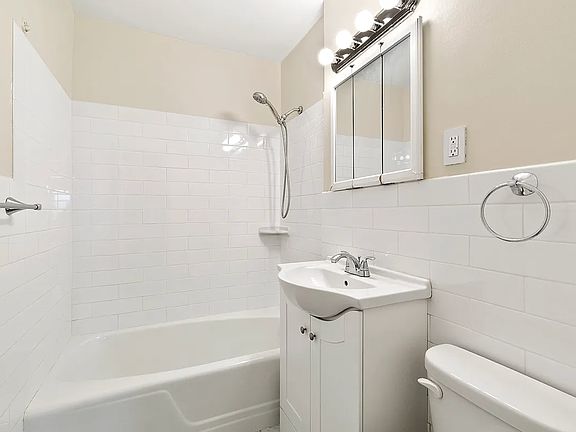 5th image of 165 W 66th St APT 15F