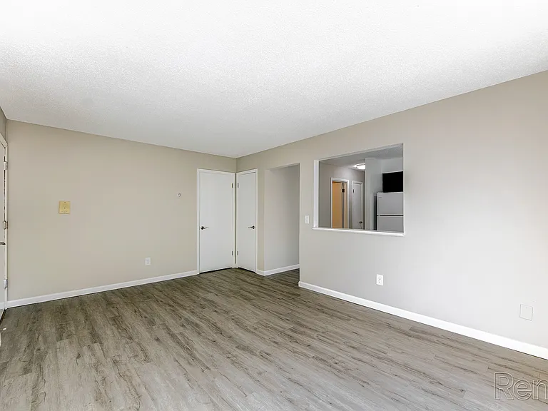 Shoreline Place Apartments — Photo 10