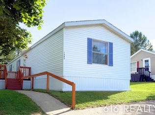 1382 Beaver Dam Dr NE, Belmont, MI 49306