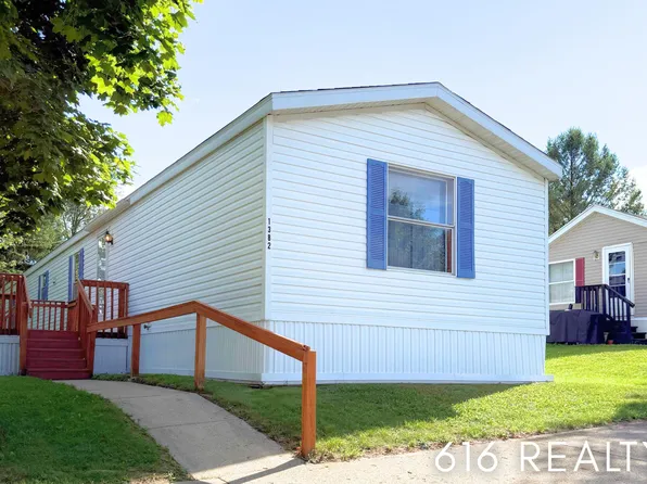 1382 Beaver Dam Dr NE, Belmont, MI 49306
