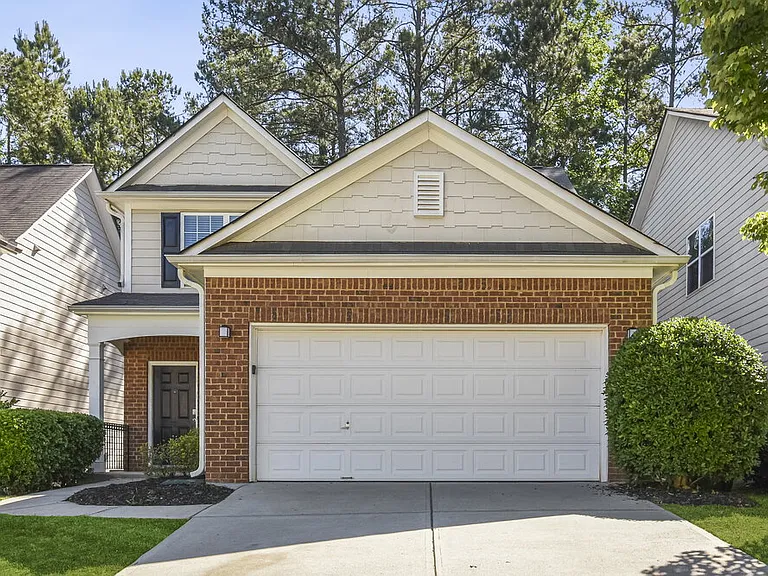 114 Creekwood Trl — Photo 1