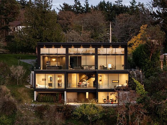 3rd image of 2701 Sea View Rd