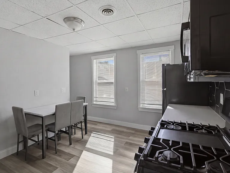 11 Leverett St — Photo 3