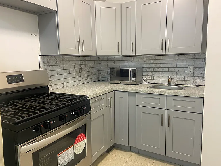 8915 Parsons Blvd #3J — Photo 4
