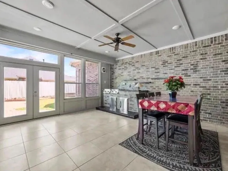 127 Round Lake Dr — Photo 3