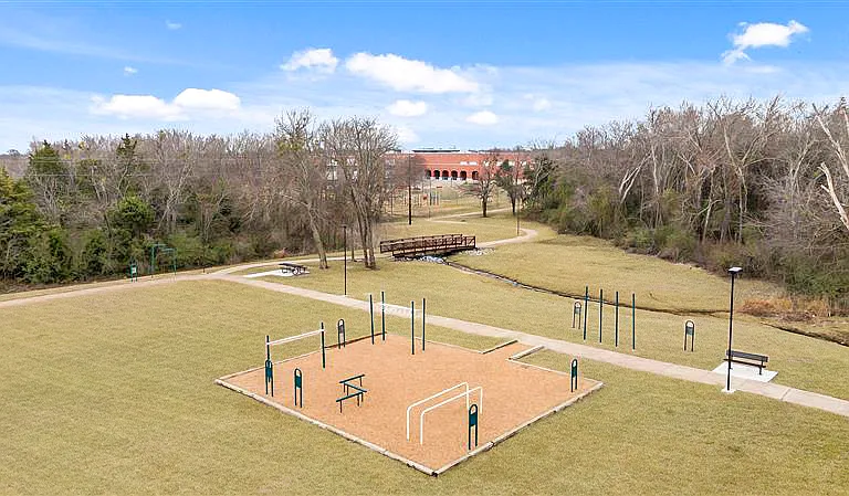 The community sits adjacent to Arlie E White Memorial Park.