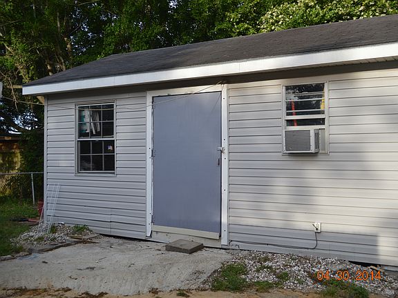 2nd image of 905 Montrose St