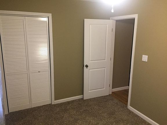 5th image of 11137 Redwood Ave