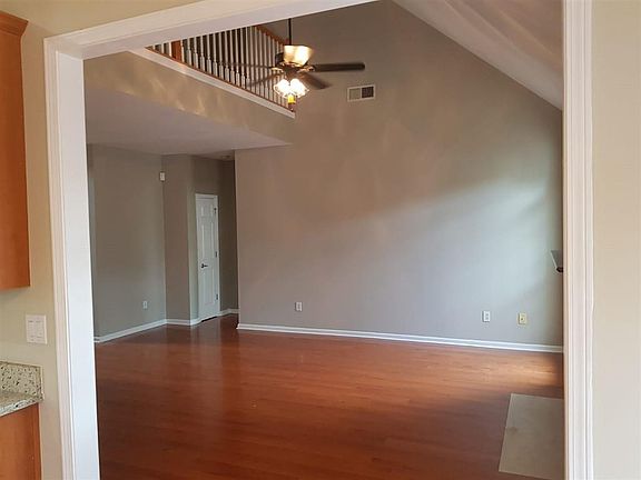5th image of 878 Edgeley Ln