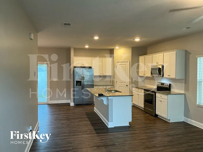 3 bed, 2.5 bath, 1881 sqft, $2,350 — Photo 3