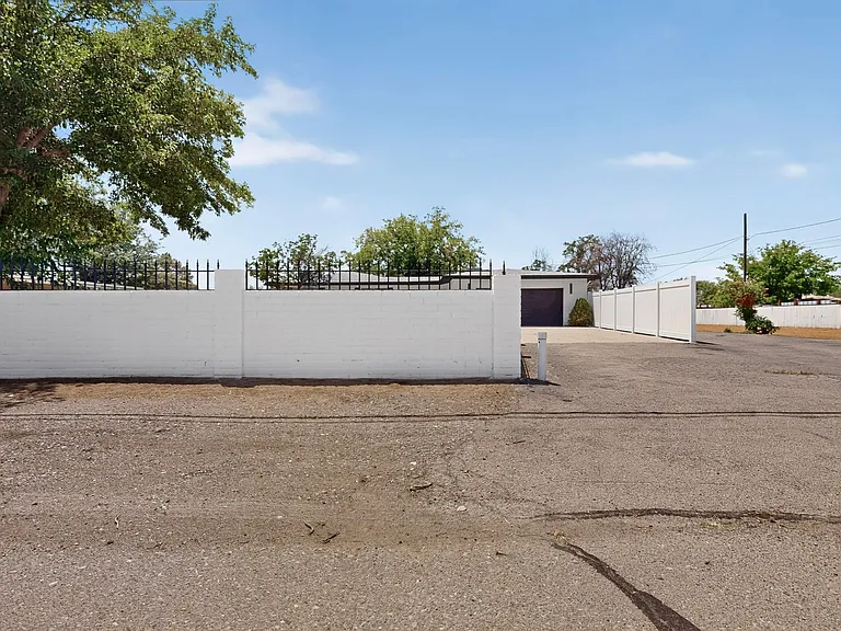 824 Ortega Rd NW — Photo 4
