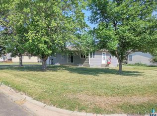 703 E 2nd Ave, Miller, SD 57362