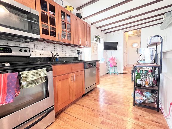 4th image of 2633 W Girard Ave #3F