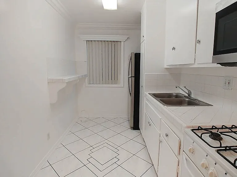 Edgemont Apts — Photo 21