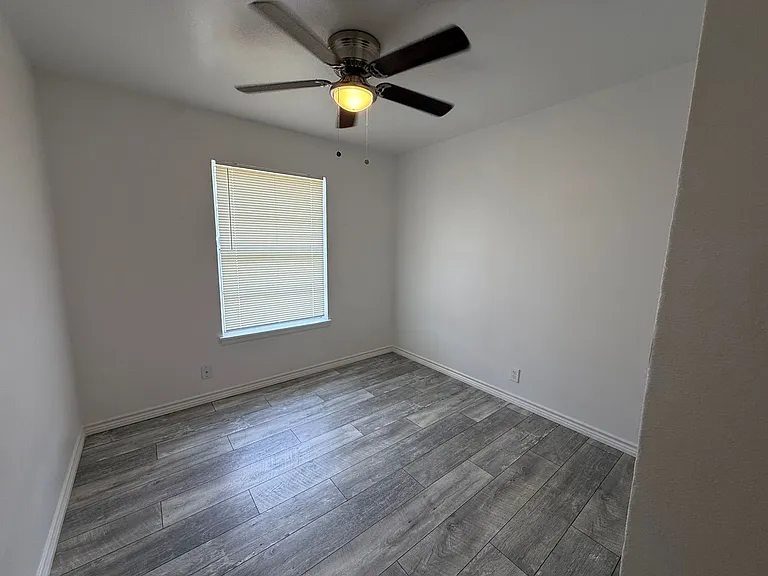 4835 Hemphill Dr — Photo 7