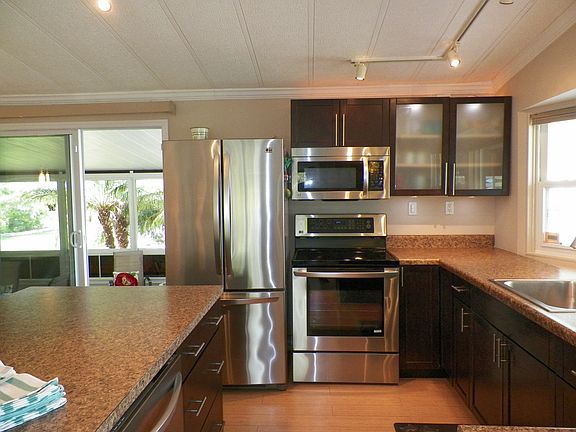 3rd image of 321 Country Club Cir W