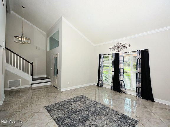 3rd image of 294 Gleneagles Dr