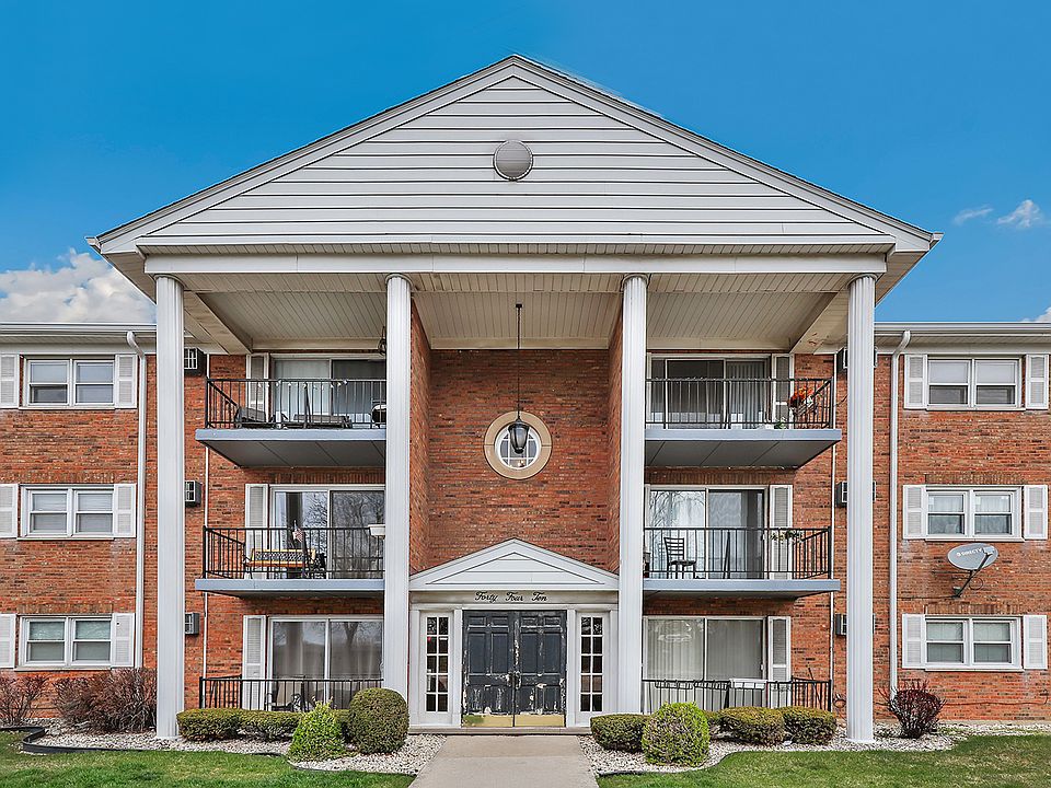 1st image of 4410 W 111th St APT 302