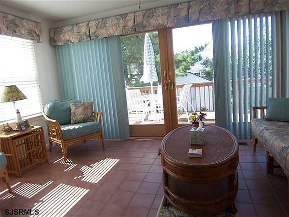 4th image of 40 Sunnyside Ct