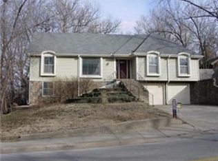 7009 Switzer Rd, Shawnee, KS 66203