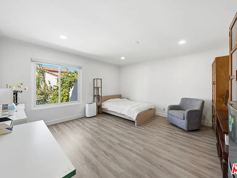 3442 Del Amo Blvd — Photo 6