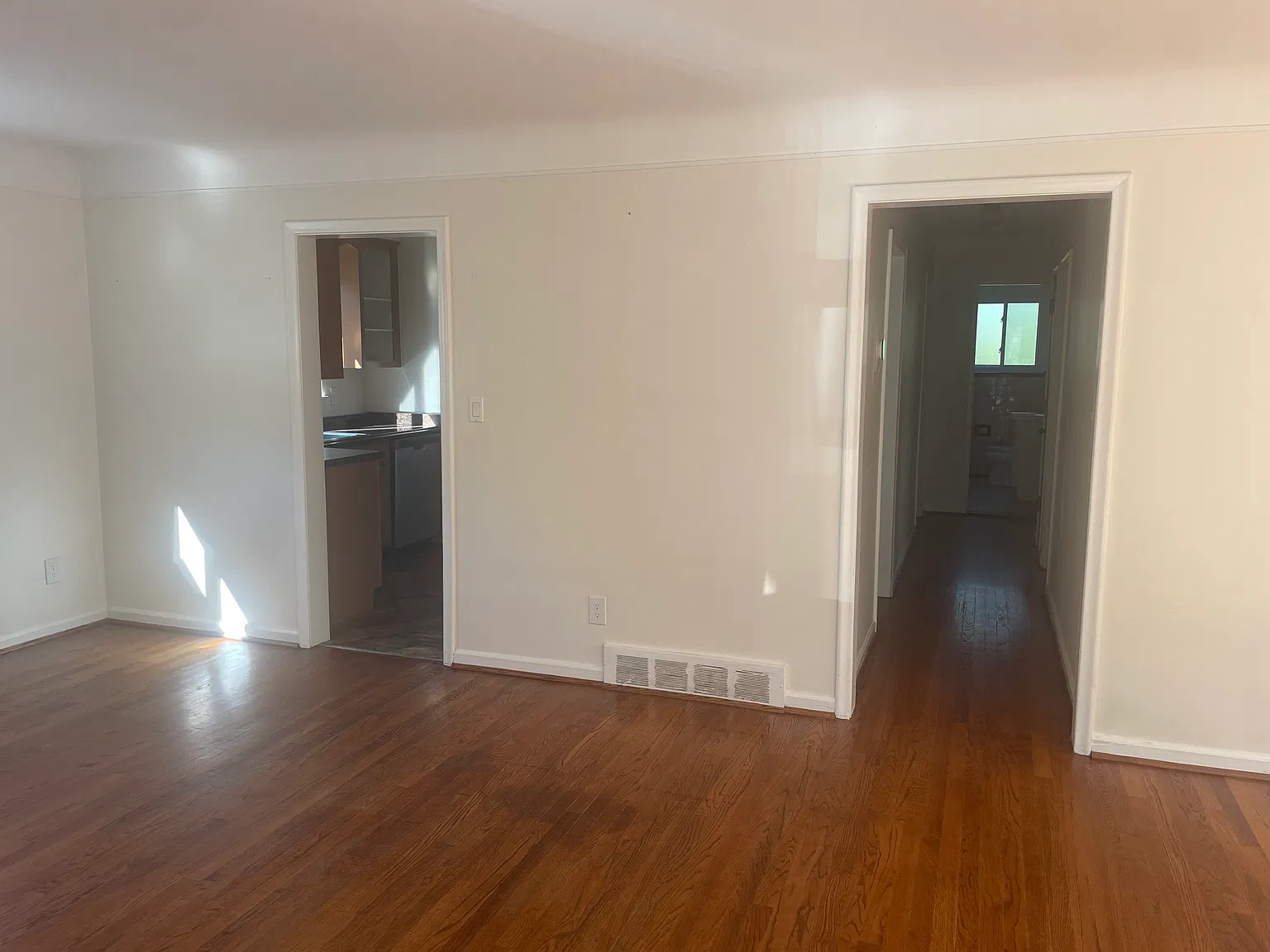 3 bed, 1208 sqft, $2,300 — Photo 3