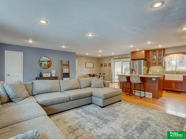 1701 Terry Ave, Bellevue, NE 68005