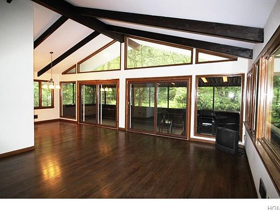 4th image of 19 John Cava Ln
