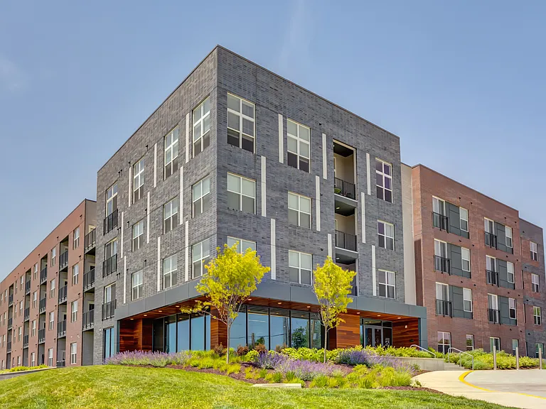 Sunnen Station Apartments — Photo 33